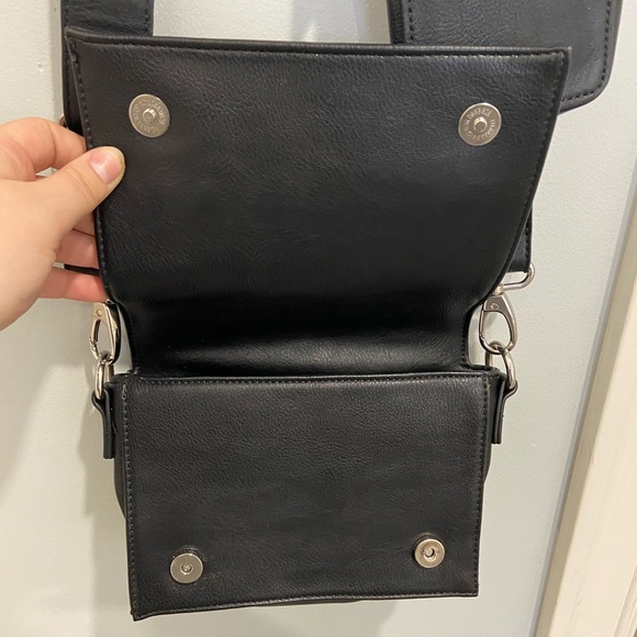 Co-lab crossbody purse with phone holder - Picture 7 of 9